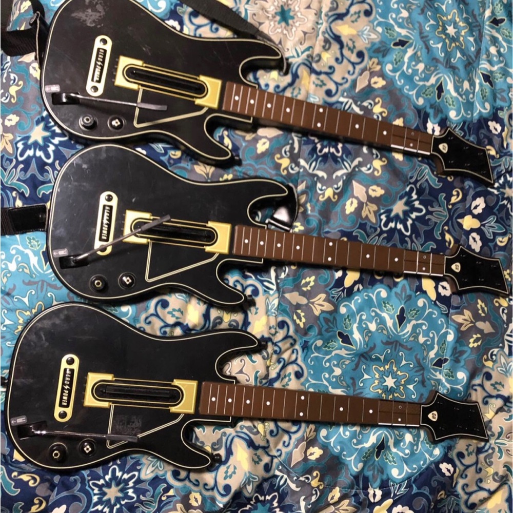 Lot Of 3 Guitar Hero Live Controllers CE0700 P3 PS4 Xbox With Straps No Dongles